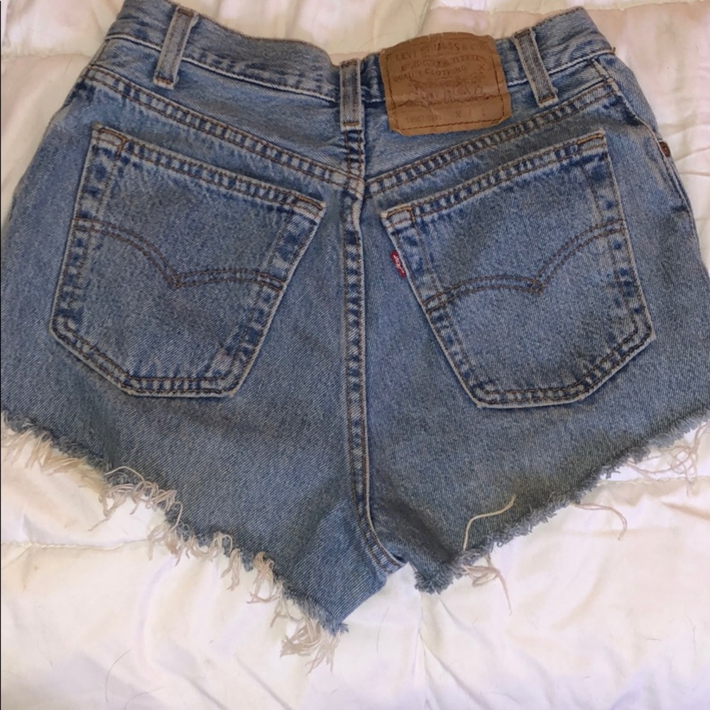 Button up Levi’s high waisted vintage mom shorts